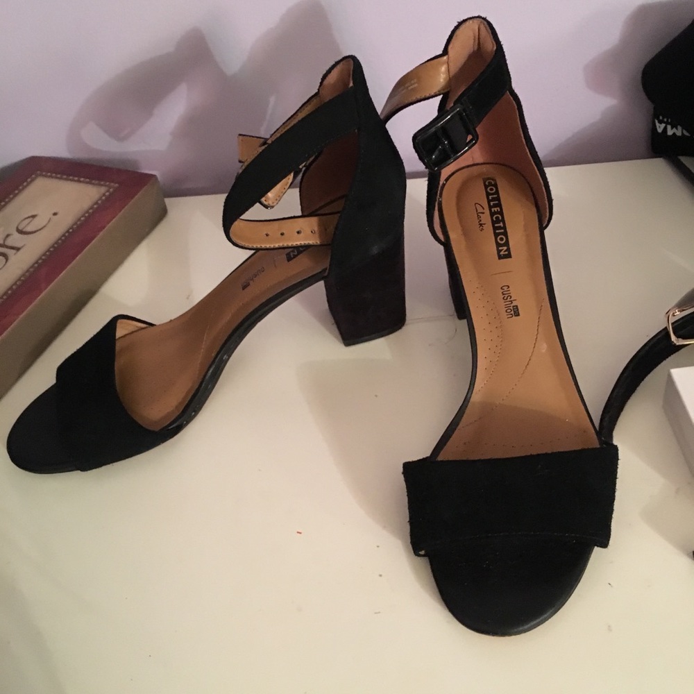 Black strap sandal heels